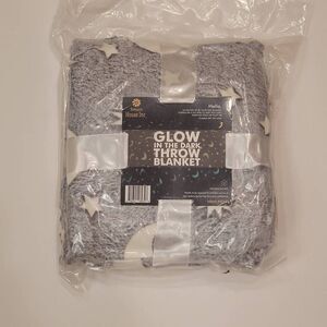 Glow in The Dark Fleece Soft Throw Blanket Size 50x60in Gray Moon Star